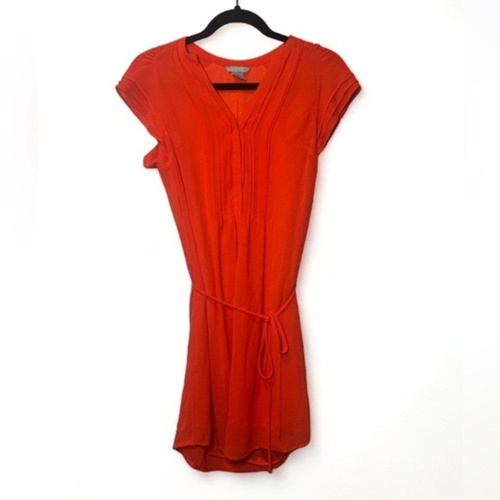 H & M Women Sz 4 Coral Sheer Overlay Pleated Shirt V Neck Dress with Tie‎ Waist